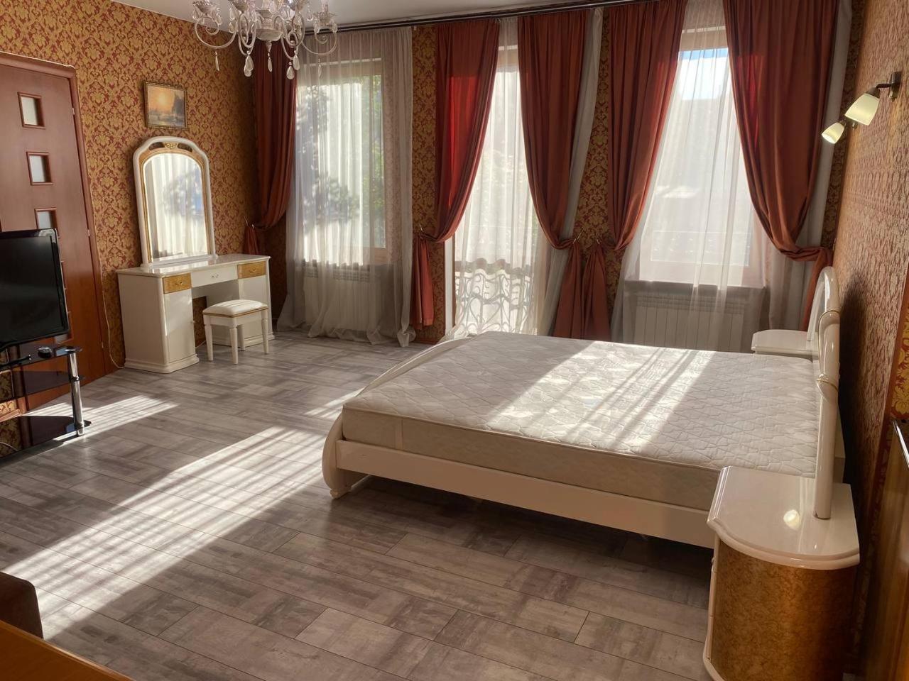 Valencia Hotel オデッサ エクステリア 写真